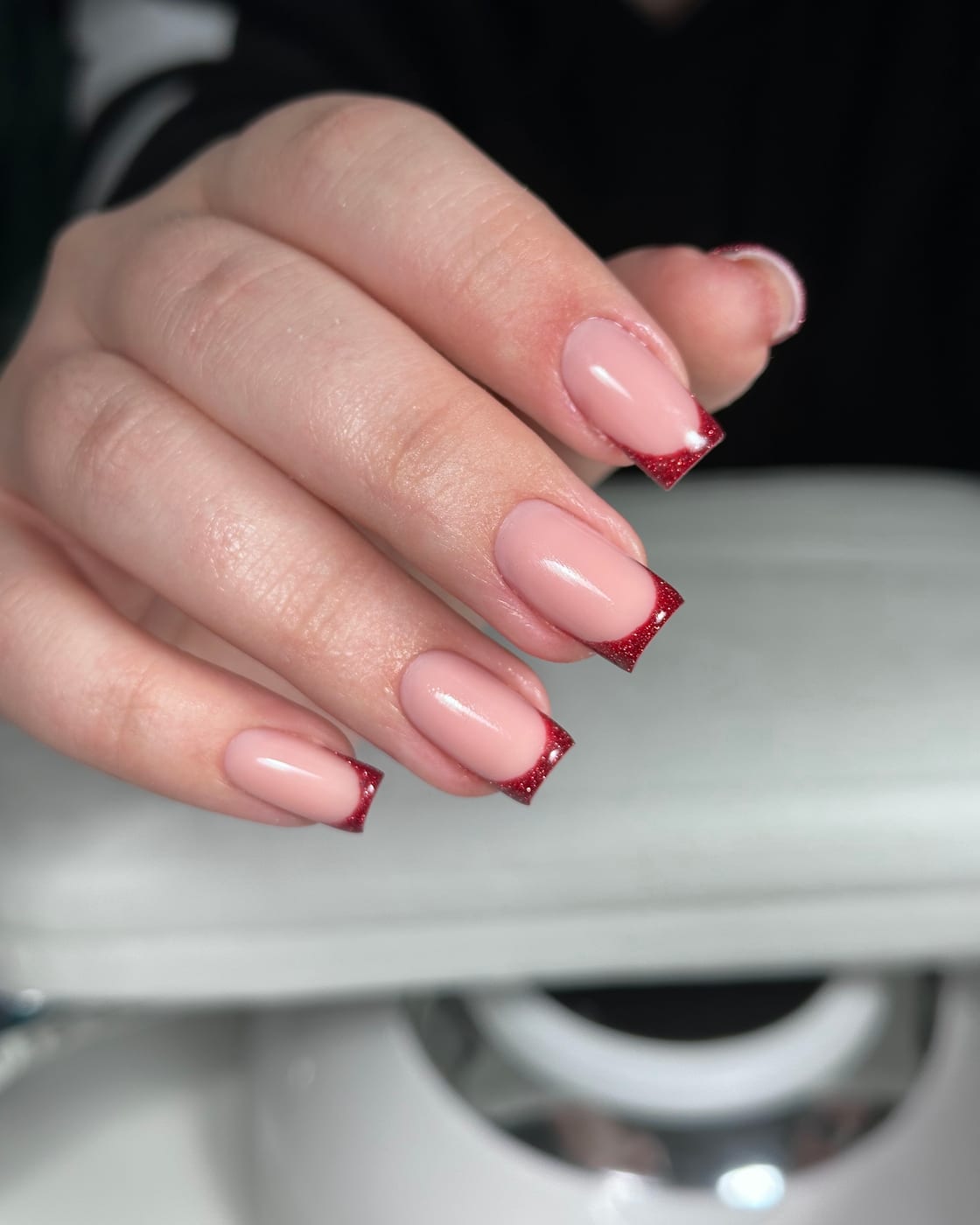 French z akcentem — manicure hybrydowy + french · od 180 zł