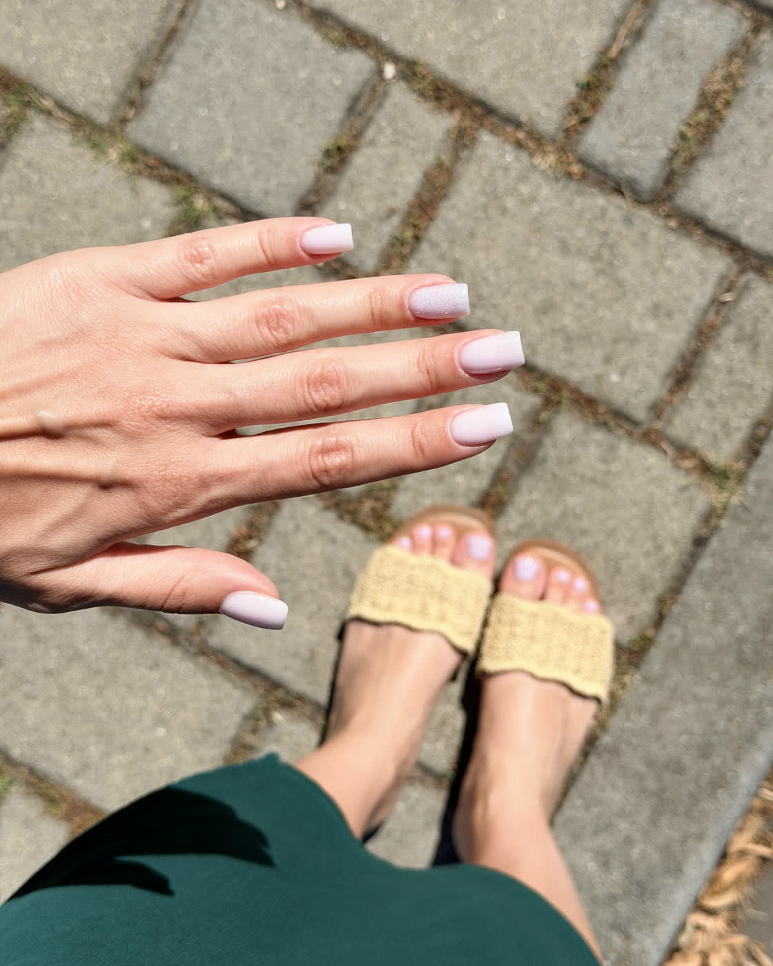 Manicure i pedicure w jednym kolorze — pedicure hybrydowy · od 165 zł