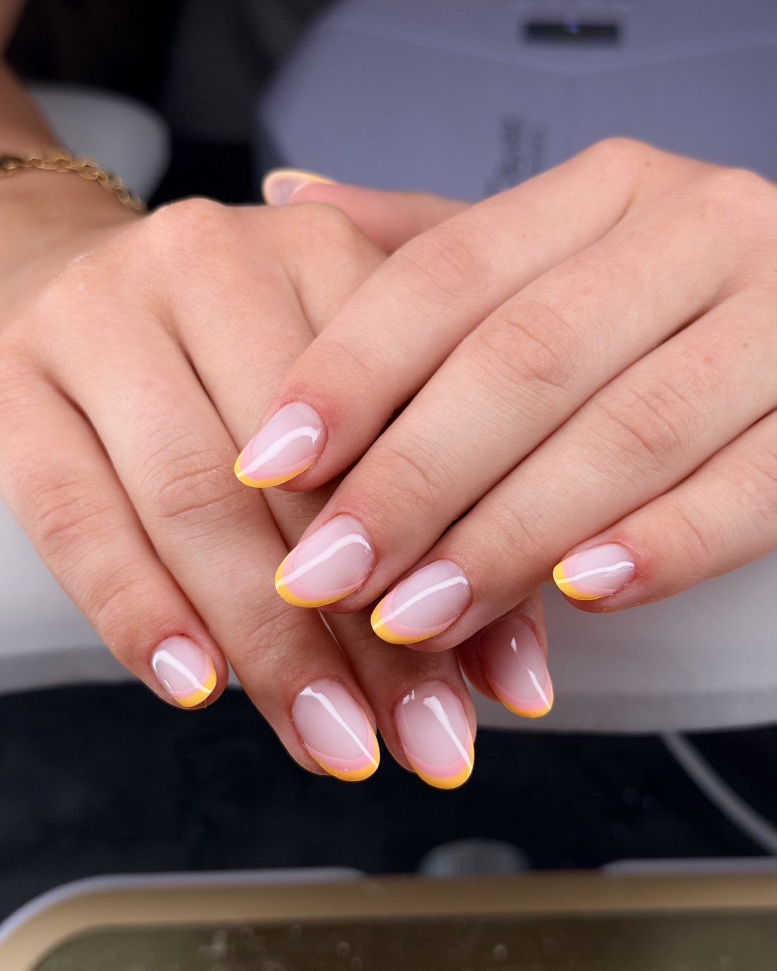 French w kolorze — manicure hybrydowy + french · od 190 zł