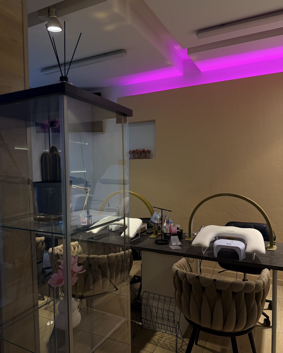 Sala z fotelami — bez tłoku i bez pośpiechu
